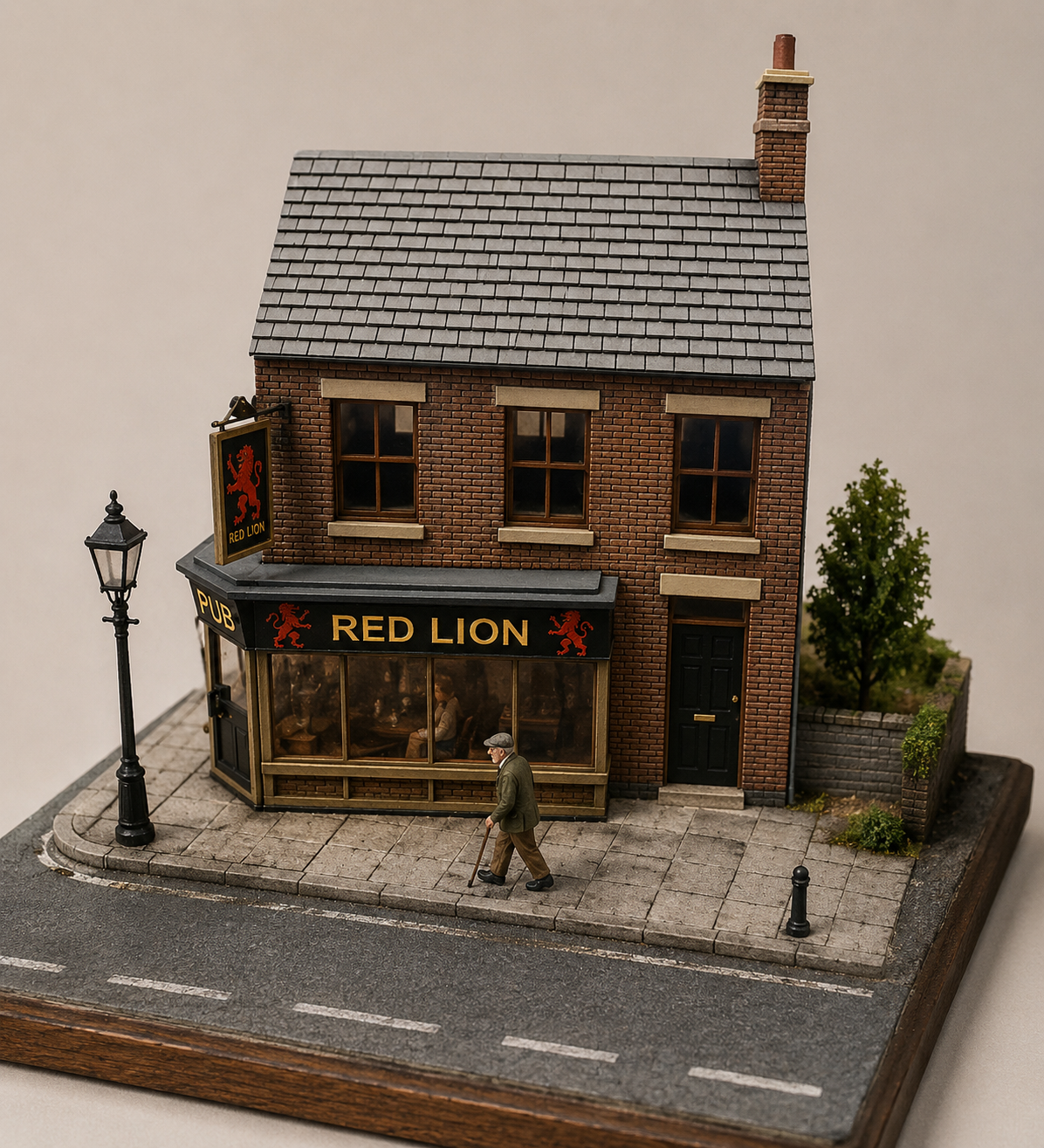 083 The Red lion Pub (1:32 Scale) Painted