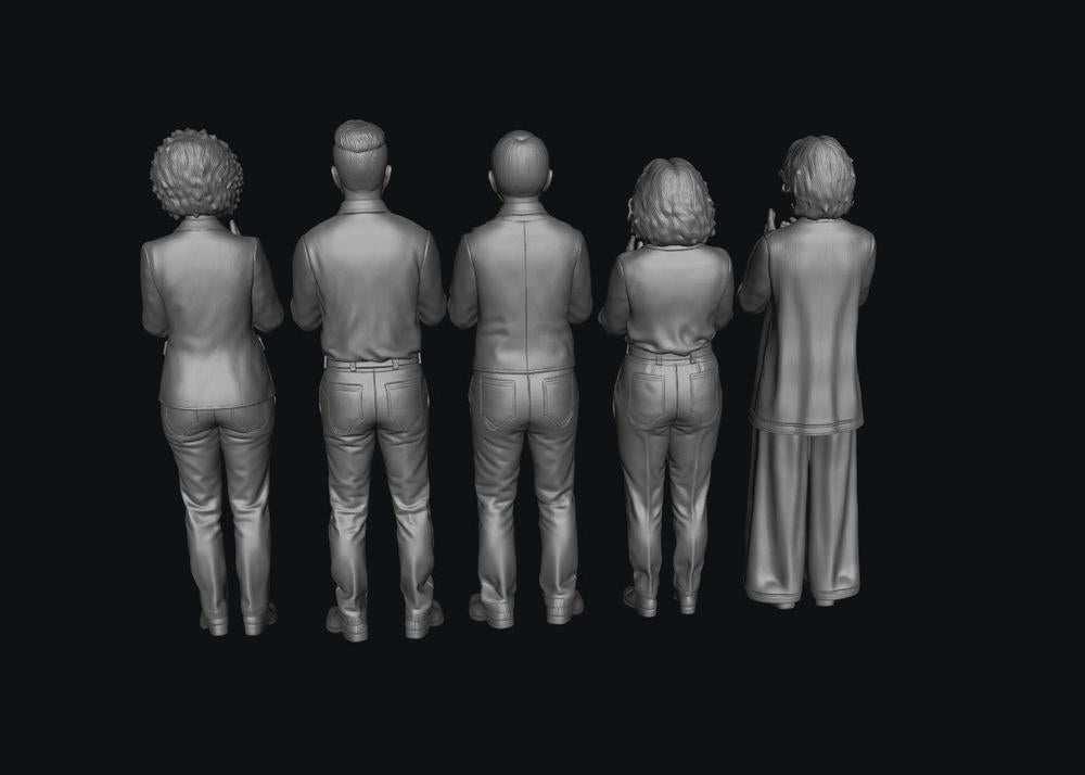 SW8343 Clapping Crowd of 5 People 1:35/1:32 Scale 'Hand Painted'