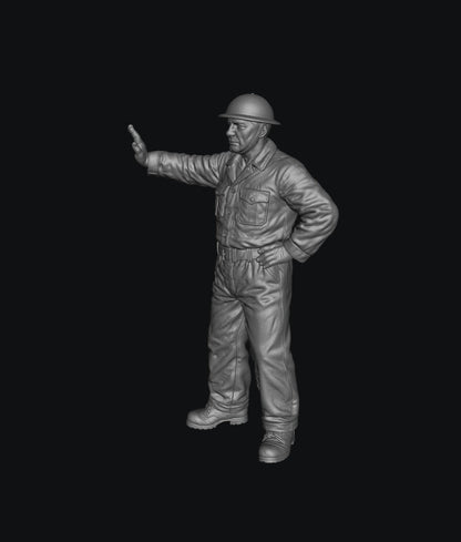 SW1154 WW2 RAF Ground Crew Leaning B 1:35/1:32 Scale 'Hand Painted'