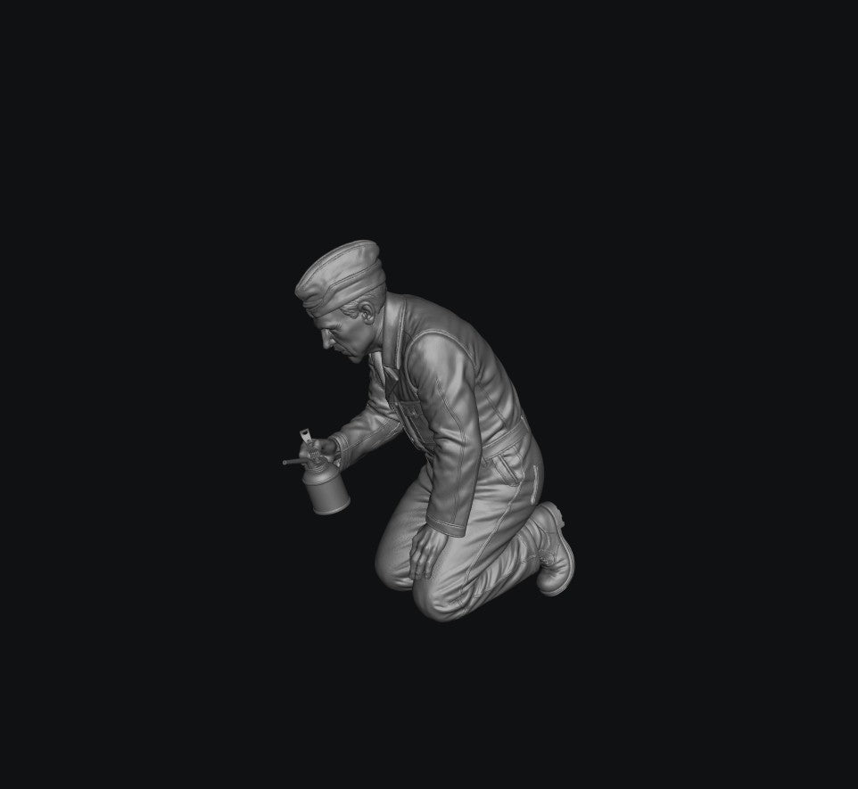 SW1154 WW2 RAF Ground Mechanic Kneeling B 1:35/1:32 Scale 'Hand Painted'