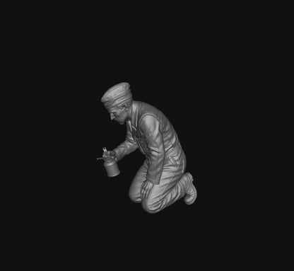 SW1154 WW2 RAF Ground Mechanic Kneeling B 1:35/1:32 Scale 'Hand Painted'