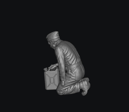 SW1154 WW2 RAF Ground Mechanic Kneeling C 1:35/1:32 Scale 'Hand Painted'