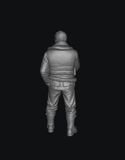 SW1154 WW2 RAF Pilot Smoking B 1:35/1:32 Scale 'Hand Painted'