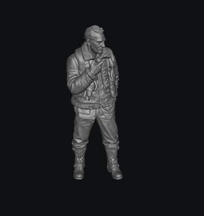 SW1154 WW2 RAF Pilot Smoking B 1:35/1:32 Scale 'Hand Painted'