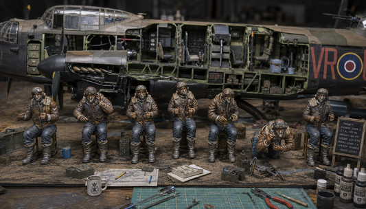 SW2209 WWII RAF Bomber Aircrew Figures 1:35/1:32 Scale 'Hand Painted'