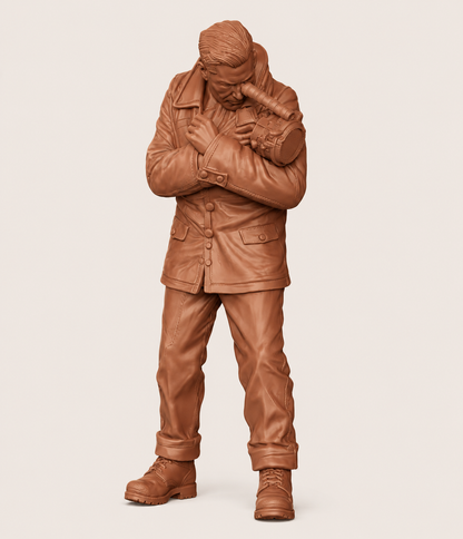 SW2217 WW2 Naval Rating with Signal Aldis Lamp 1:35/1:32 Scale 'Hand Painted'