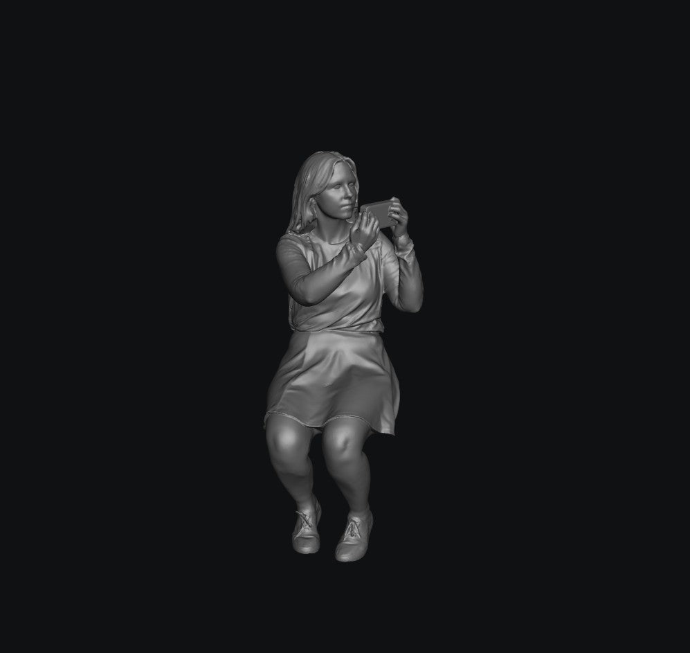 WOSC005 - Grand Prix Spectators - Frog Girl - Watching through phone