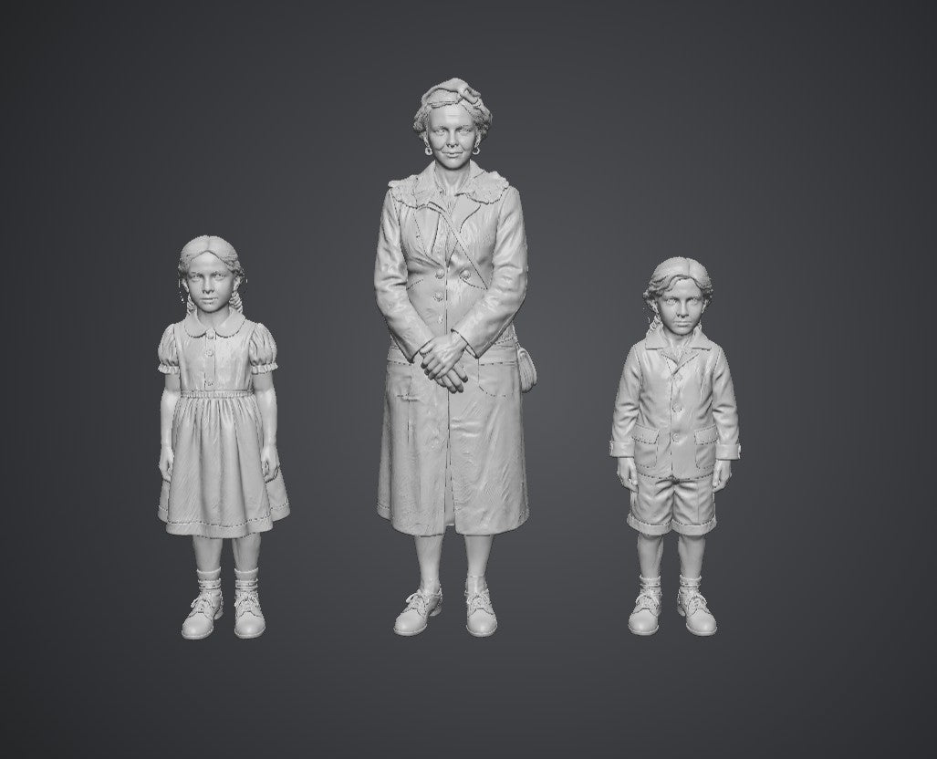 SW8268 1940 Mum and Children 1:35/1:32 Scale 'Hand Painted'