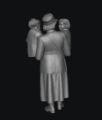 SW9376 WW2 Conductress or Clippie with Child Evacuees