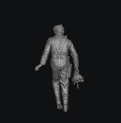 SW9555 WW2 RAF Pilot Getting off Plane 1:35/1:32 Scale 'Hand Painted'