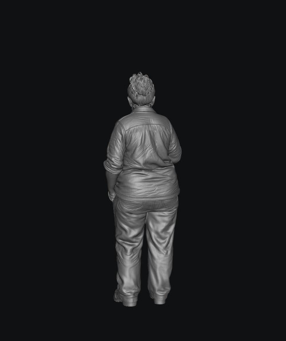 SW9568 People Drinking Fat Female 3 1:35/1:32 Scale 'Hand Painted'