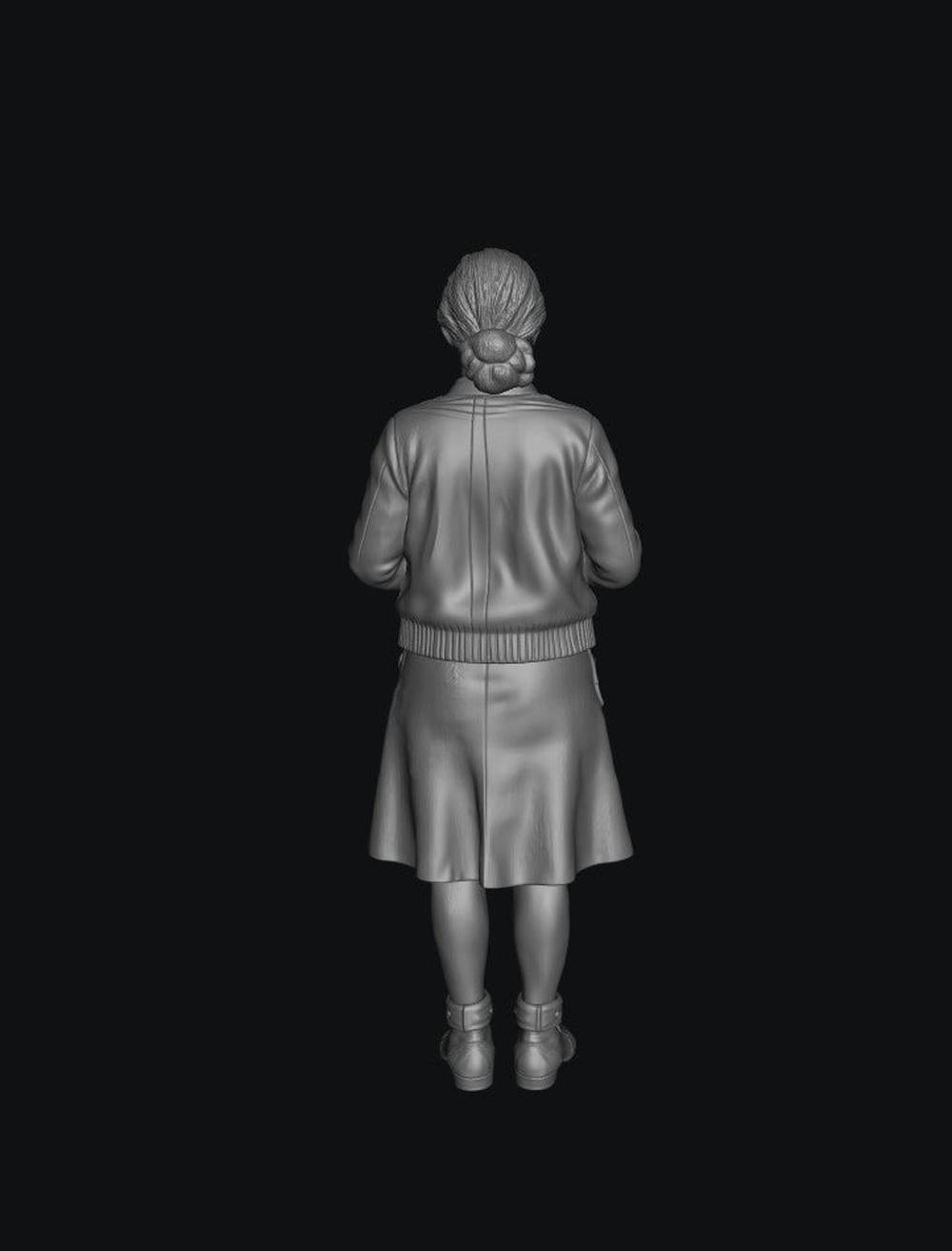 SW9567 1940 Female on Street A 1:35/1:32 Scale 'Hand Painted'