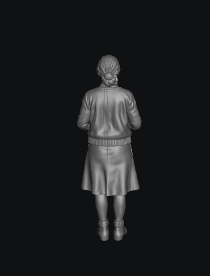SW9567 1940 Female on Street A 1:35/1:32 Scale 'Hand Painted'