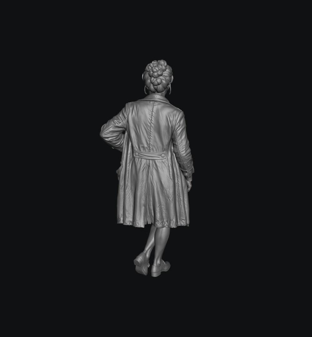 SW9567 1940 Working Female on Street B 1:35/1:32 Scale 'Hand Painted'