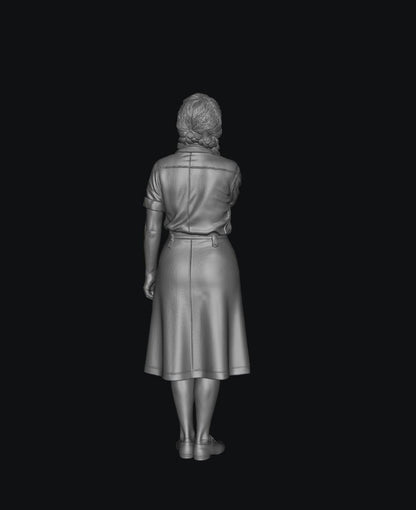 SW9567 1940 Young Female Blowing a Kiss E 1:35/1:32 Scale 'Hand Painted'