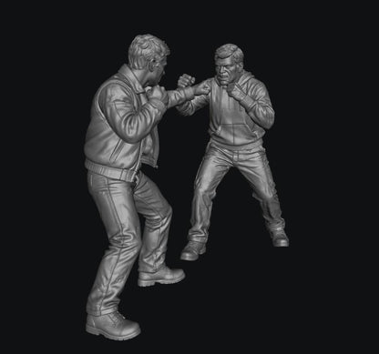 SW8334 2 Men Fighting 1:35/1:32 Scale 'Hand Painted'