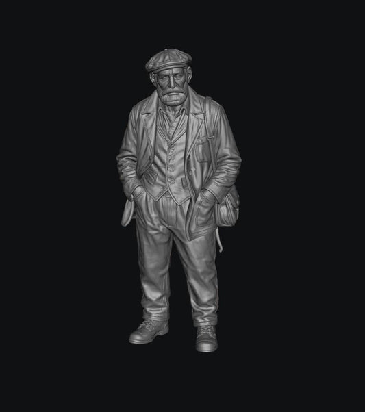 SW9360 Old Steam Engine Driver 1:35/1:32 Scale 'Hand Painted'