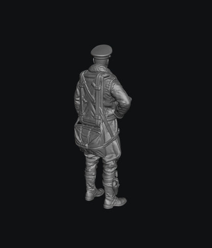 SW5042 WW2 German Fighter Pilot Standing A 1:35/1:32 Scale 'Hand Painted'