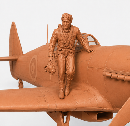 SW9555 WW2 RAF Pilot Getting off Plane 1:35/1:32 Scale 'Hand Painted'