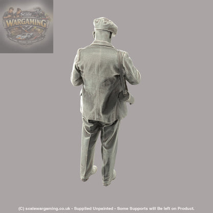 132s-0056 Smart Male Pouring Beer WW2 Era Figure