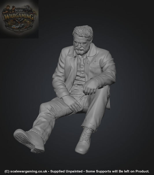 SW3103 Farmer Sitting - Figure