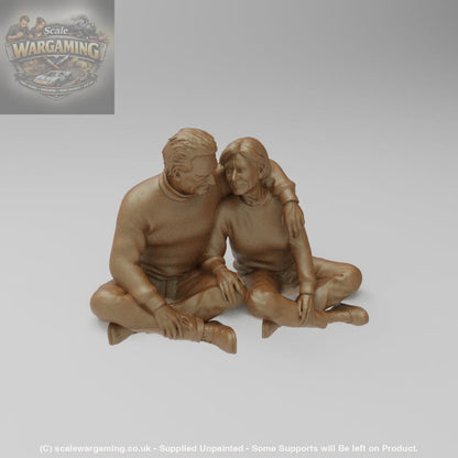 SW8040 Timeless Older Couple sitting on Floor - Figure