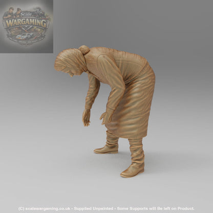 SW977A Female Farm Worker Working in Field - Figure